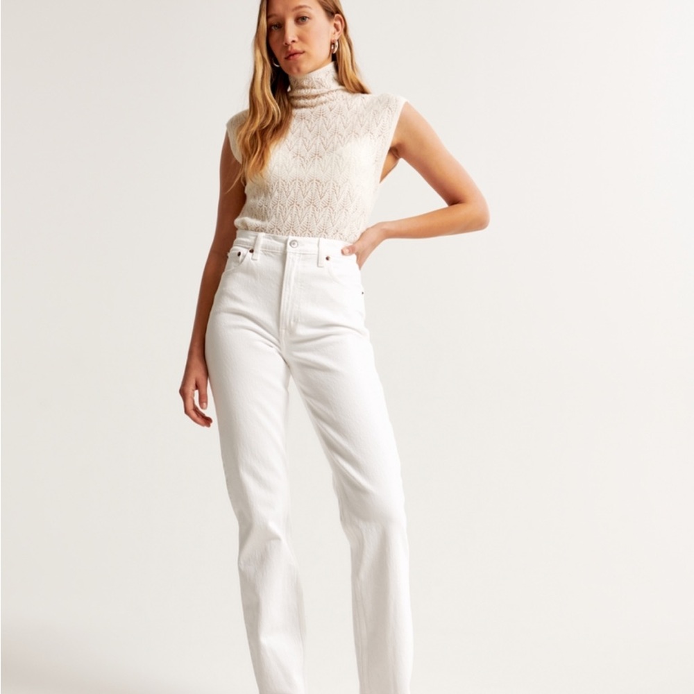 Abercrombie & Fitch The ‘90s Straight Ultra High Rise White Jeans